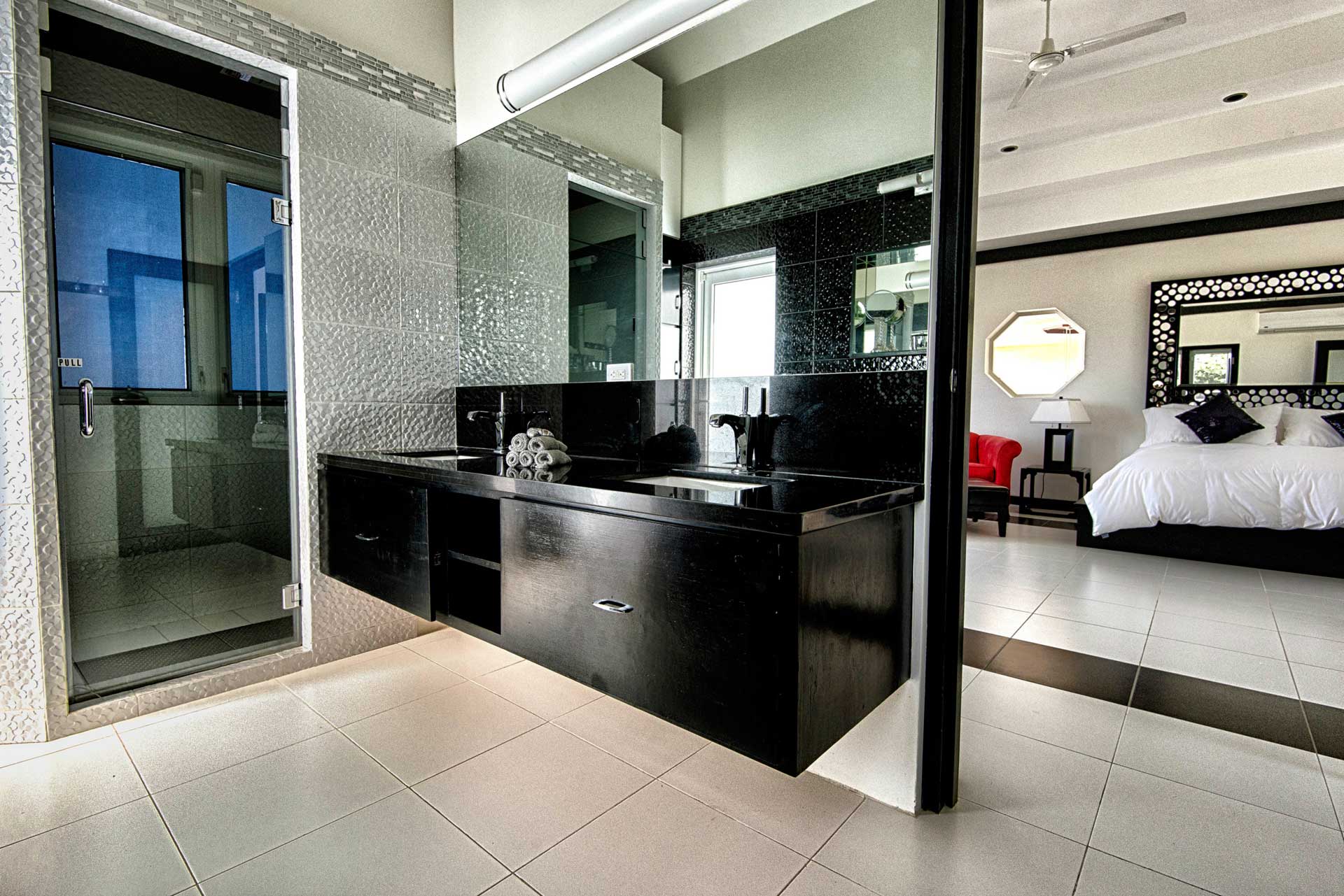 Glass-Mirrors-Suite-3